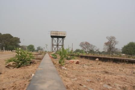 Gerade Straen durch weites Steppenland